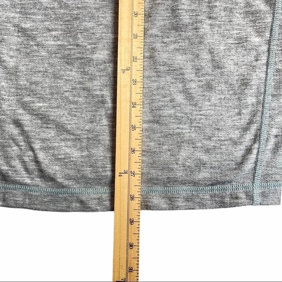 L.L. Bean Men’s Size Large Grey 1/4 Zip Lightweight Pullover Sweater - Picture 9 of 10